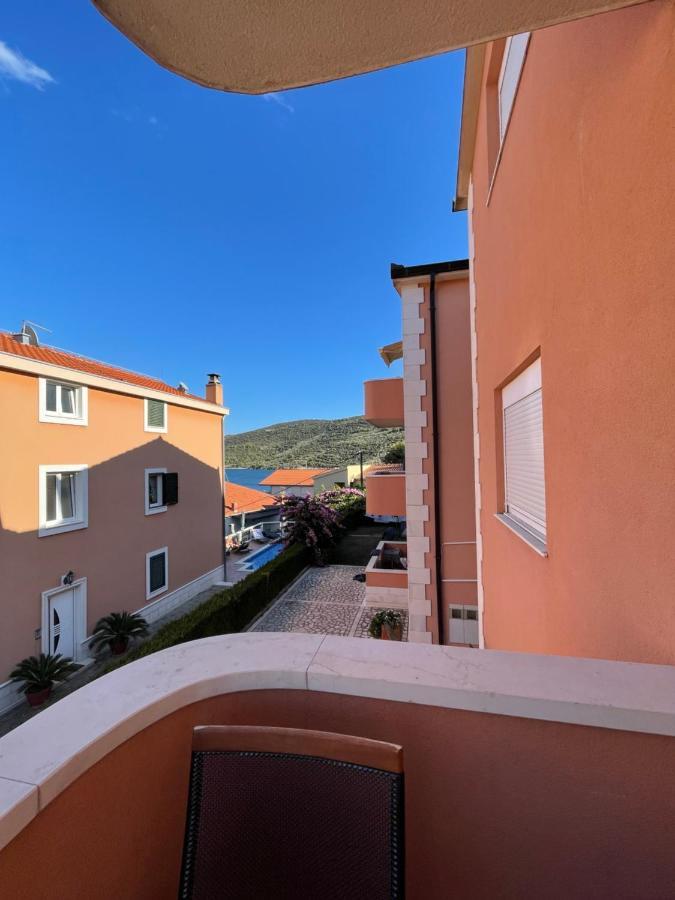 Apartman Jukic Hotel Marina Exterior photo