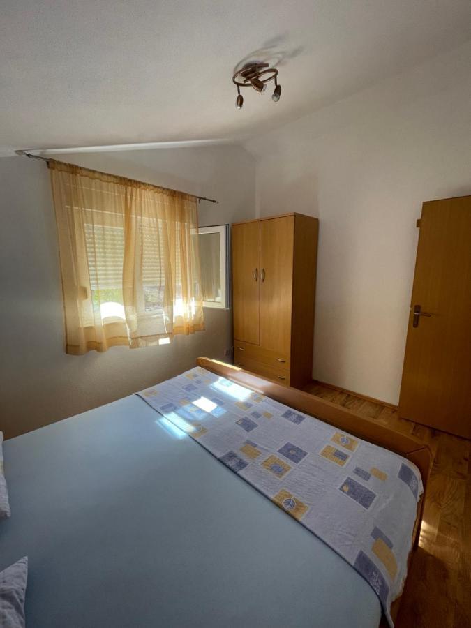 Apartman Jukic Hotel Marina Exterior photo