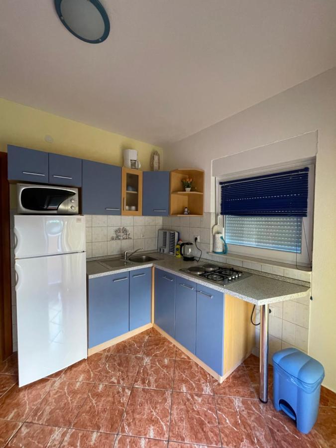 Apartman Jukic Hotel Marina Exterior photo