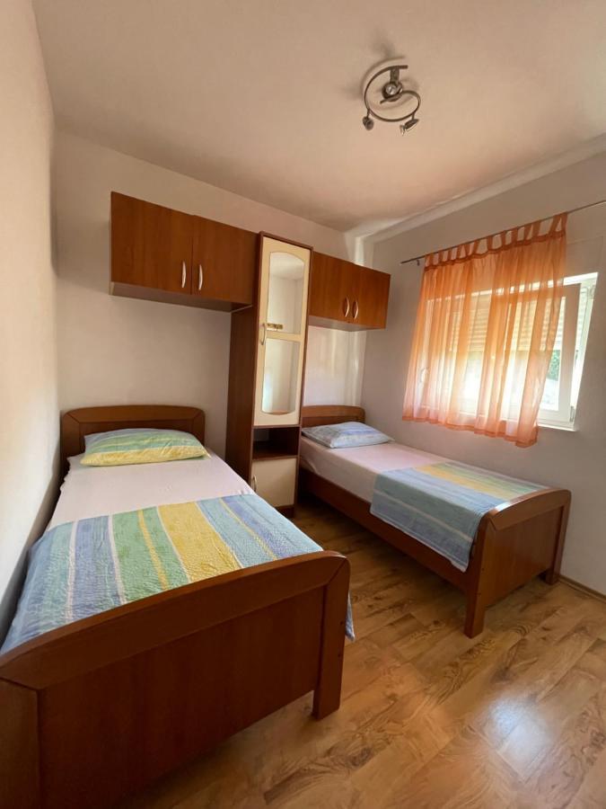 Apartman Jukic Hotel Marina Exterior photo