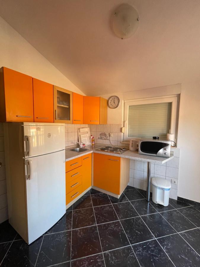 Apartman Jukic Hotel Marina Exterior photo