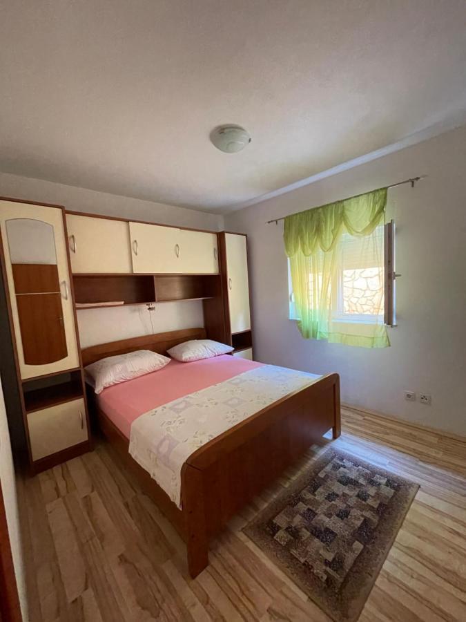 Apartman Jukic Hotel Marina Exterior photo