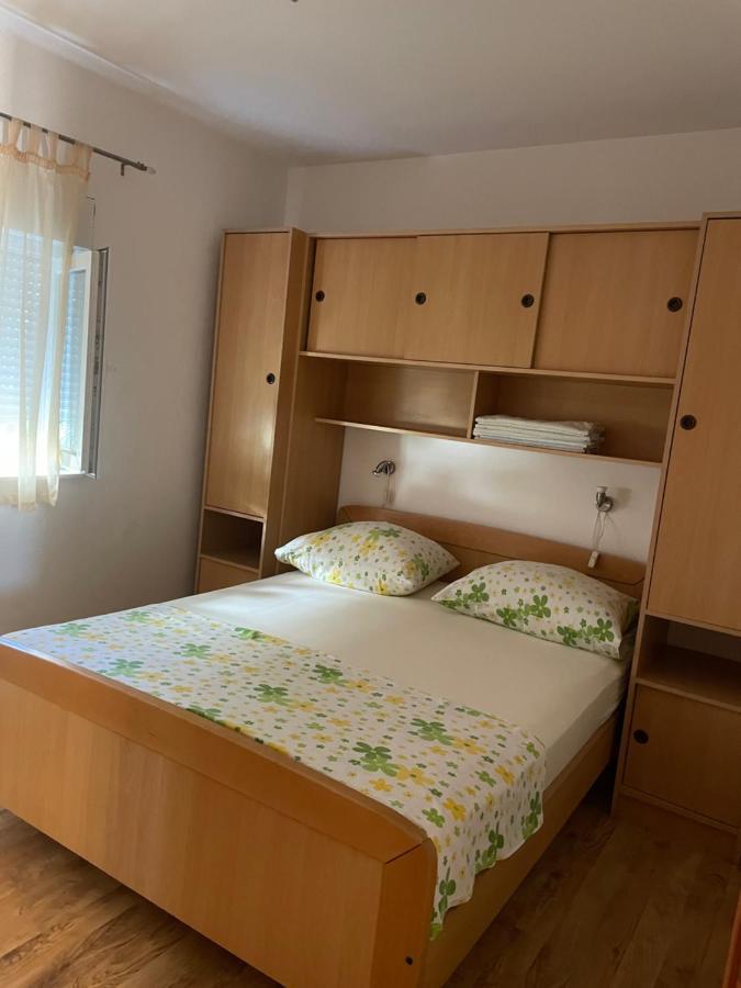Apartman Jukic Hotel Marina Exterior photo