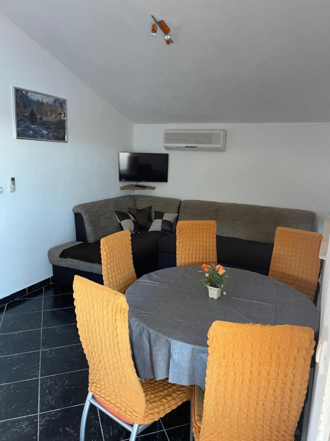 Apartman Jukic Hotel Marina Exterior photo
