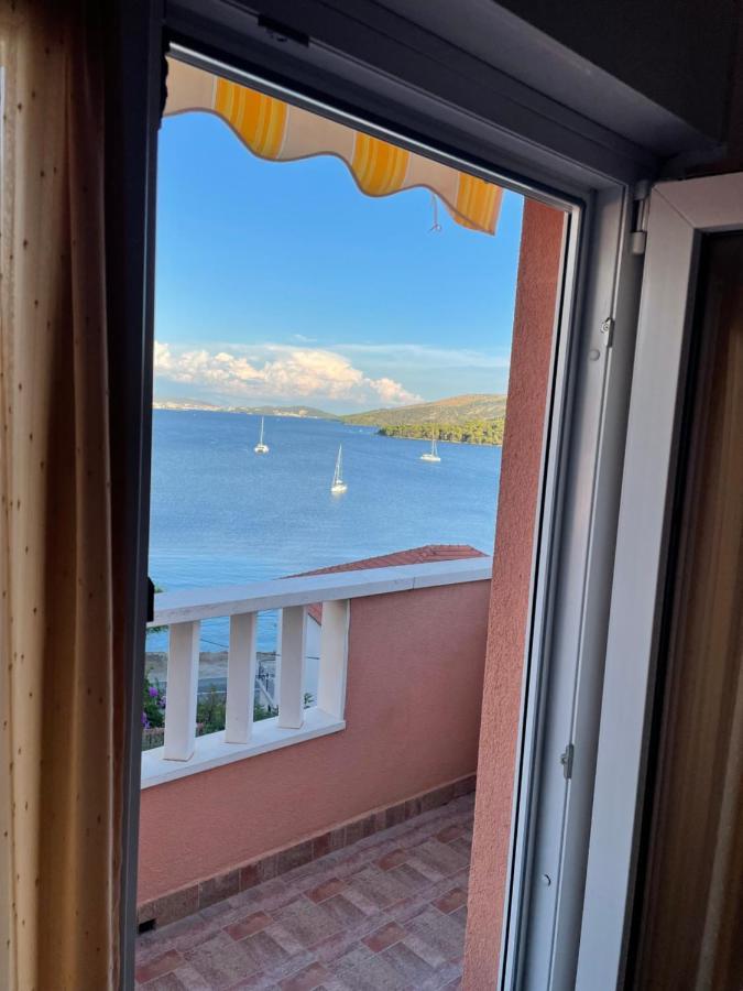 Apartman Jukic Hotel Marina Exterior photo